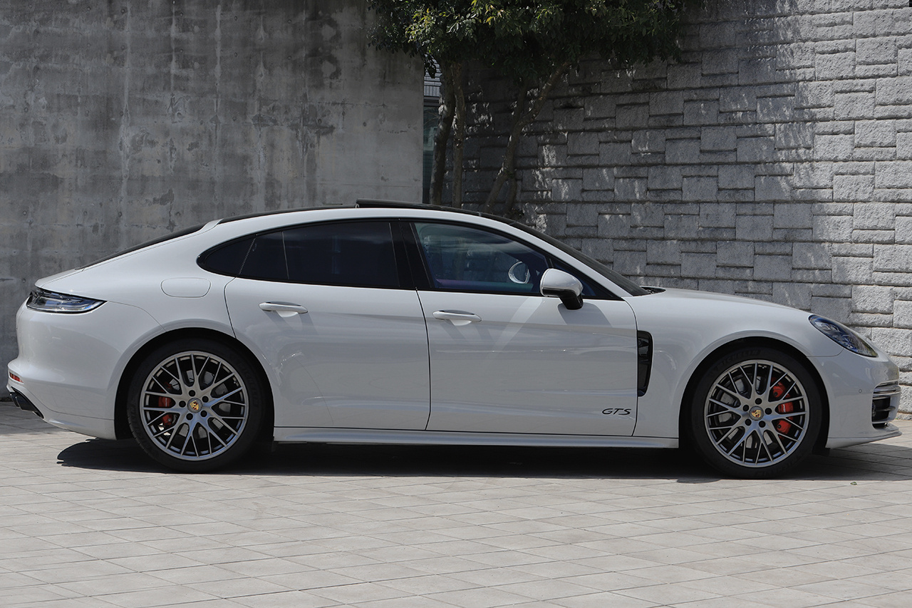 2022 Porsche PANAMERA null