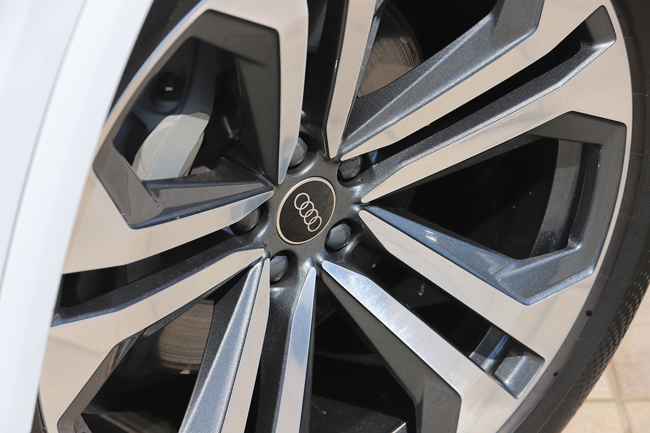 2023 Audi Q8 null