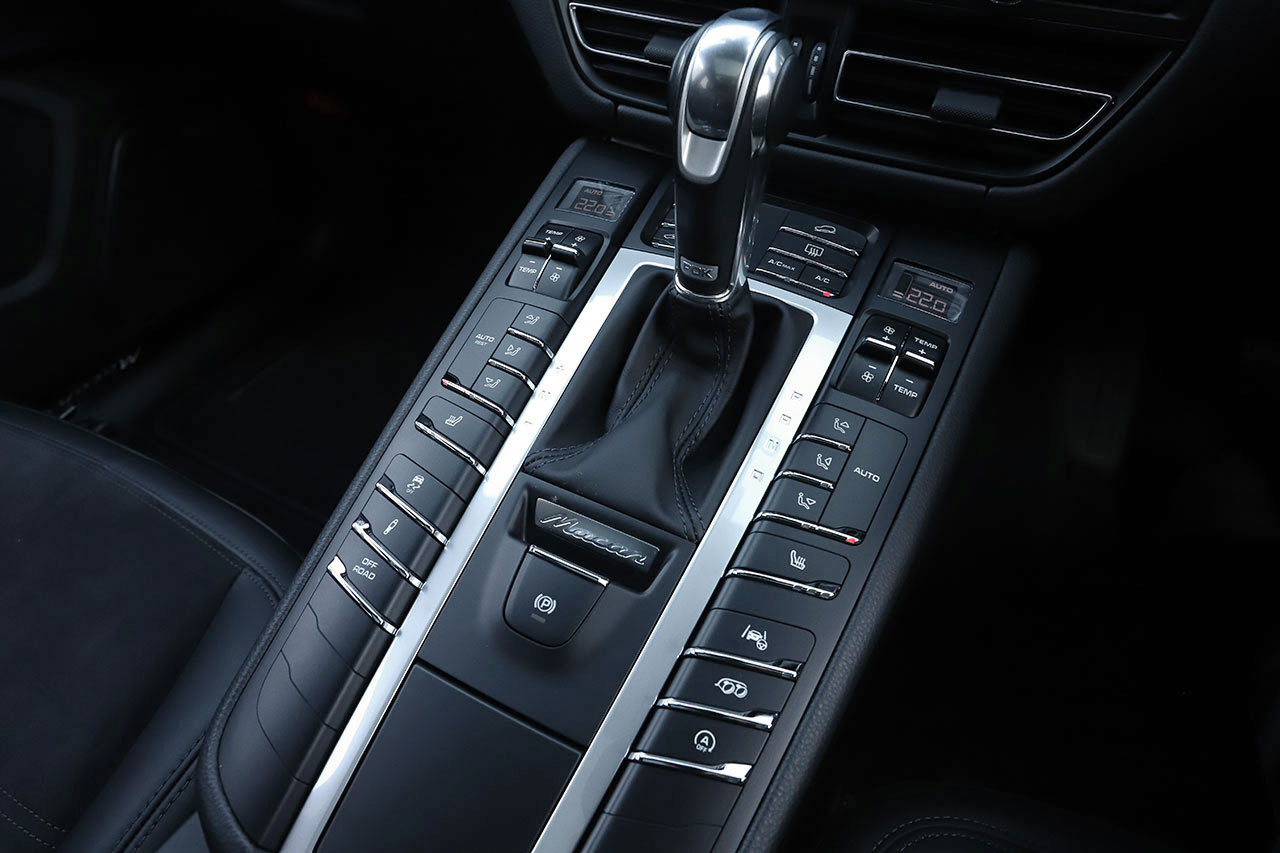 2020 Porsche MACAN null