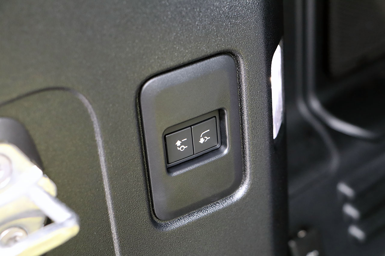 2023 Land Rover DEFENDER 