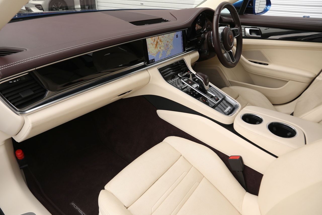 2019 Porsche PANAMERA null