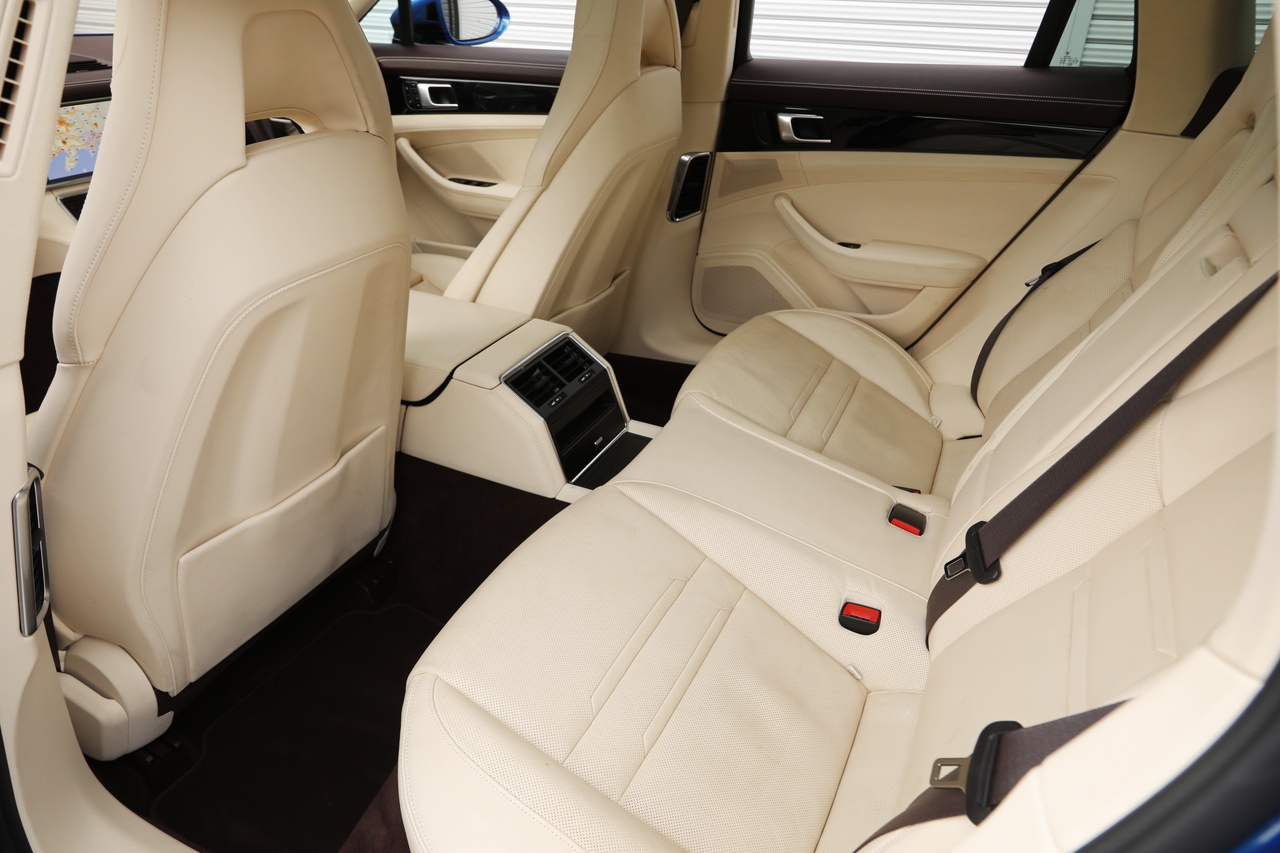 2019 Porsche PANAMERA null