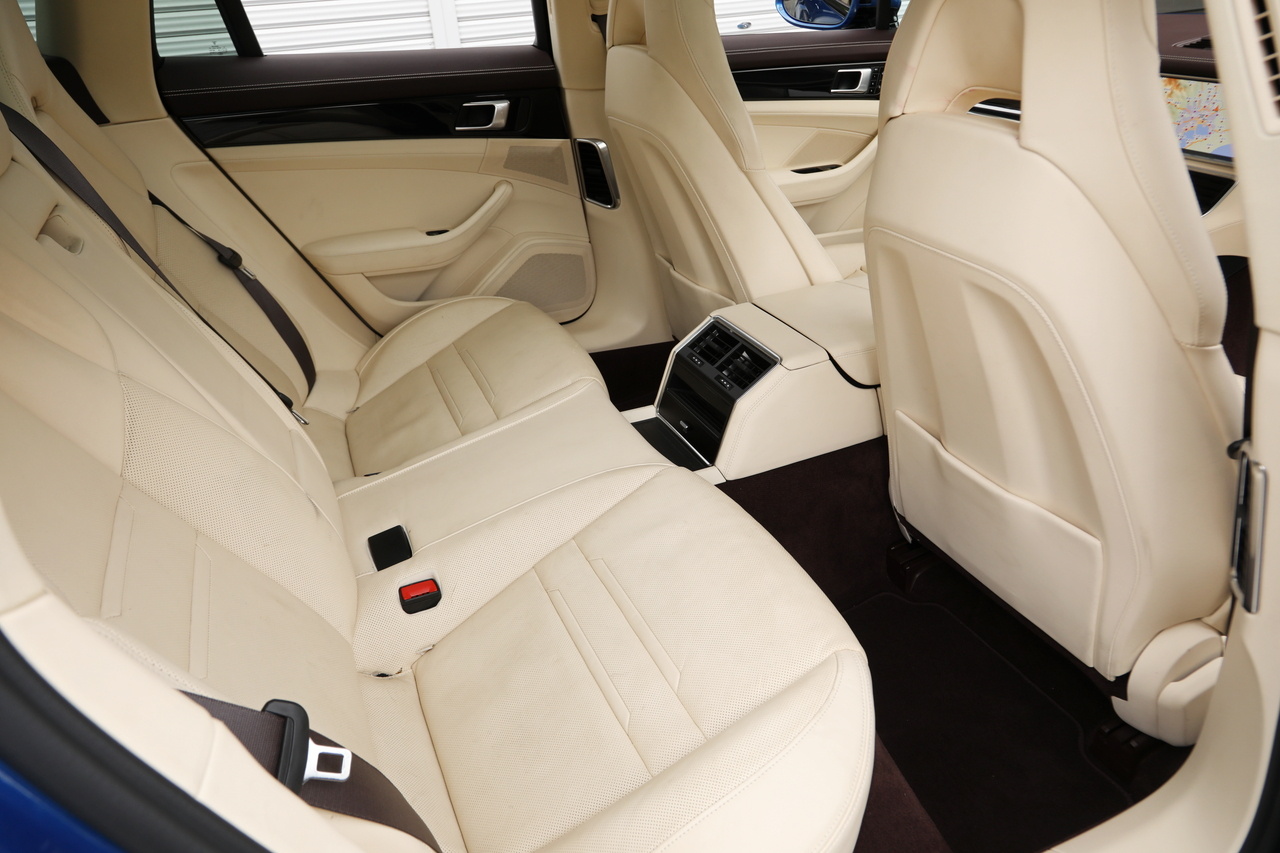 2019 Porsche PANAMERA null
