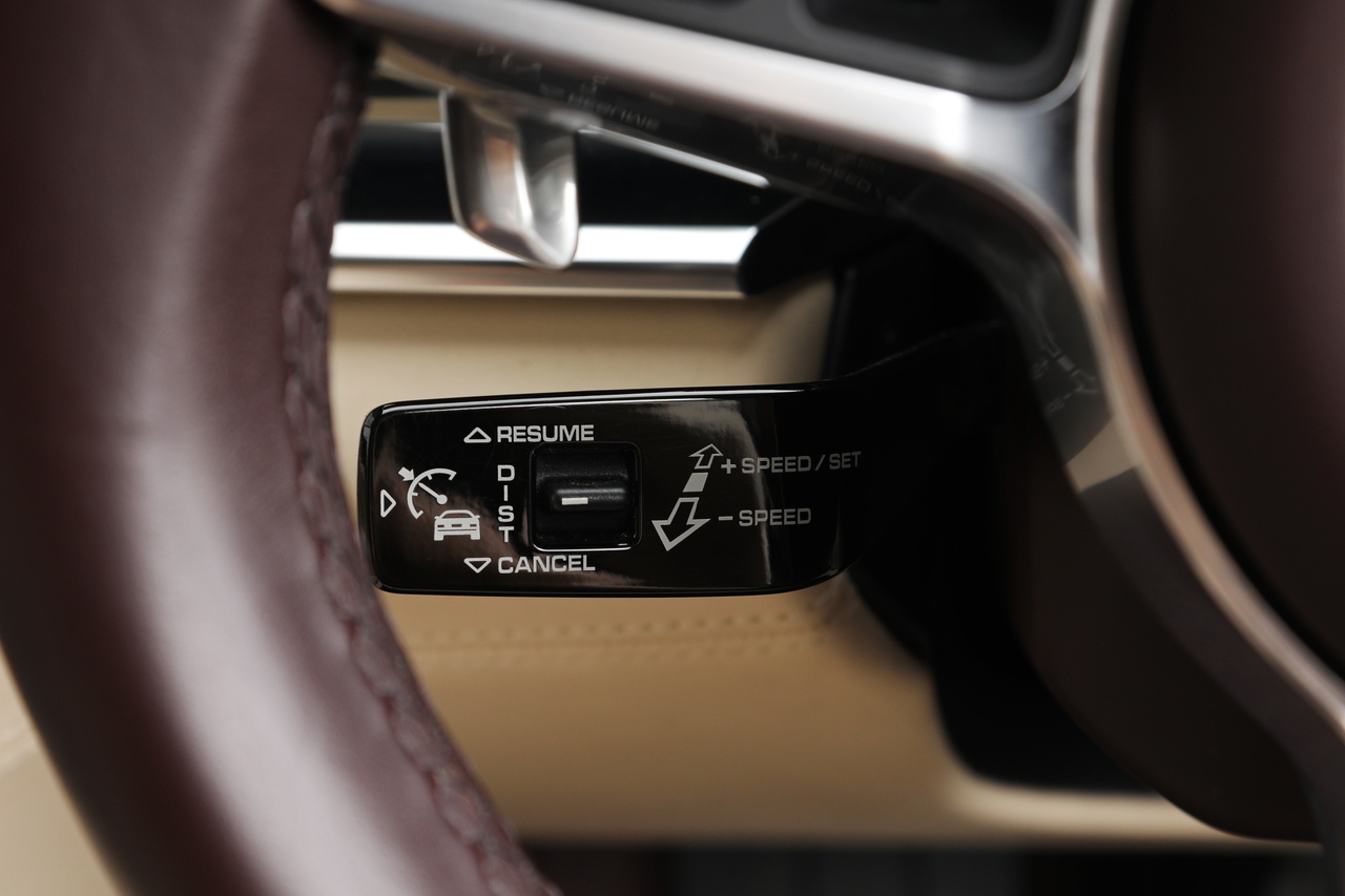 2019 Porsche PANAMERA null