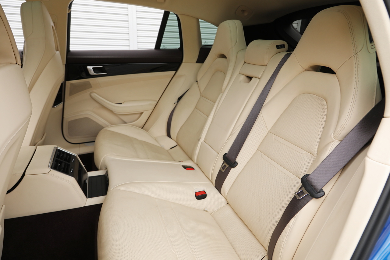 2019 Porsche PANAMERA null