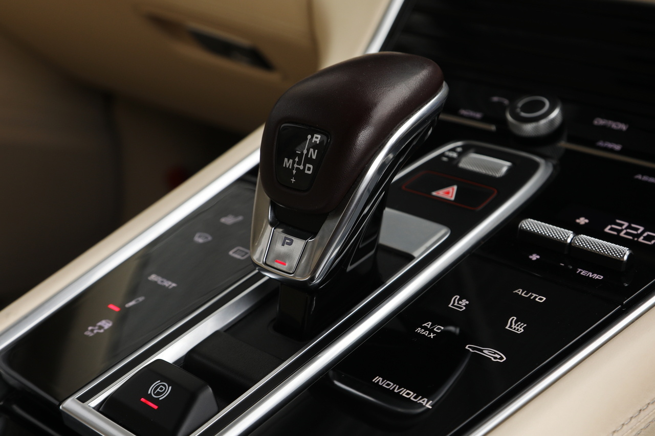 2019 Porsche PANAMERA null