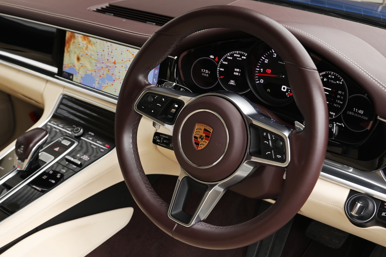 2019 Porsche PANAMERA null