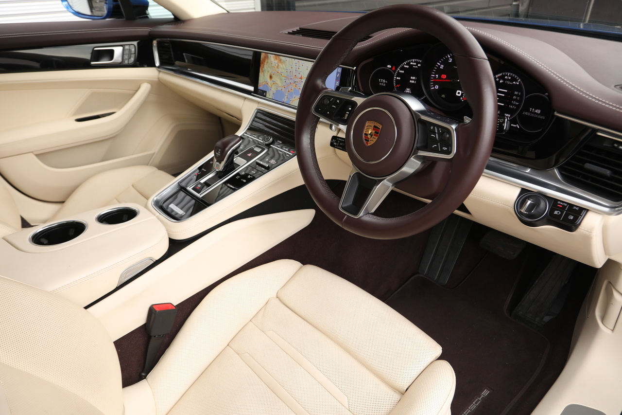 2019 Porsche PANAMERA null