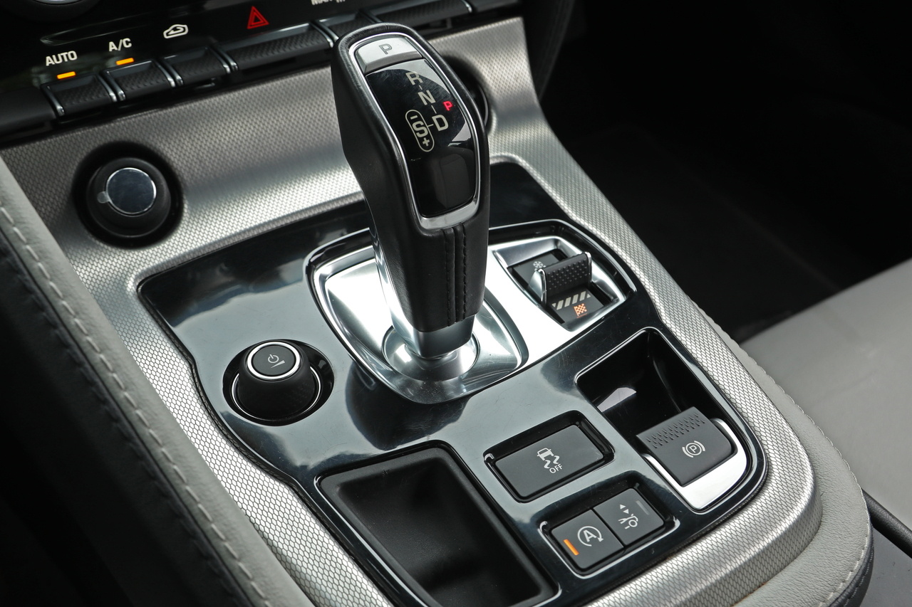2016 Jaguar FTYPE null