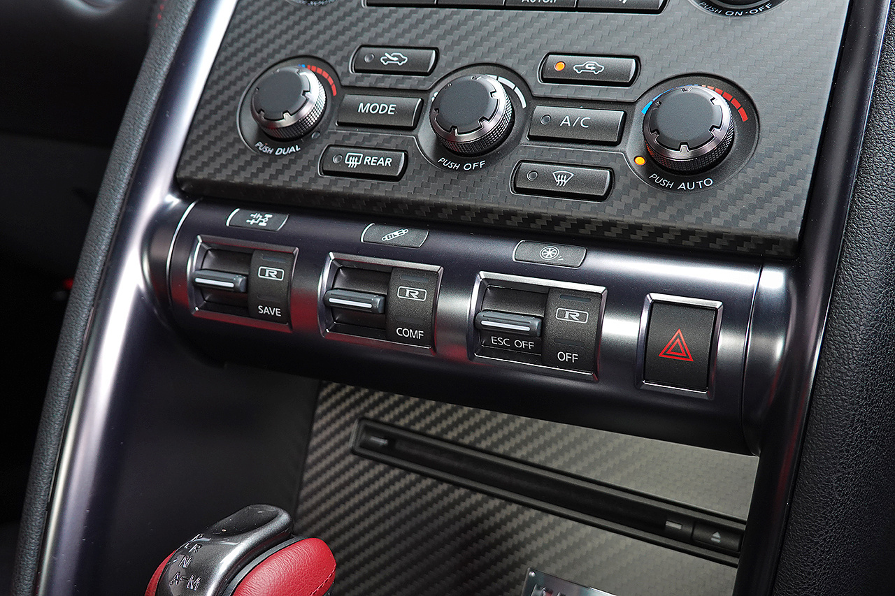 2015 Nissan GT-R R35 GT-R NISMO, MY15, Optional Titanium Muffler, Factory Carbon Fiber Recaro Seats