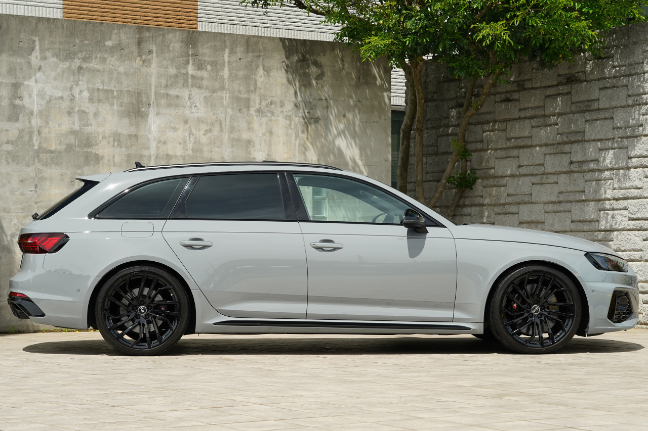 2023 Audi RS4 AVANT 