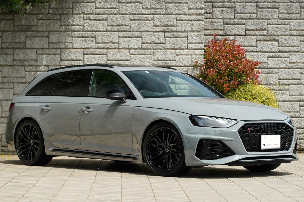 2023 Audi RS4 AVANT 