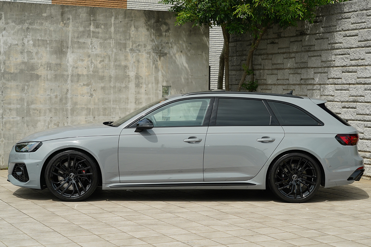 2023 Audi RS4 AVANT 