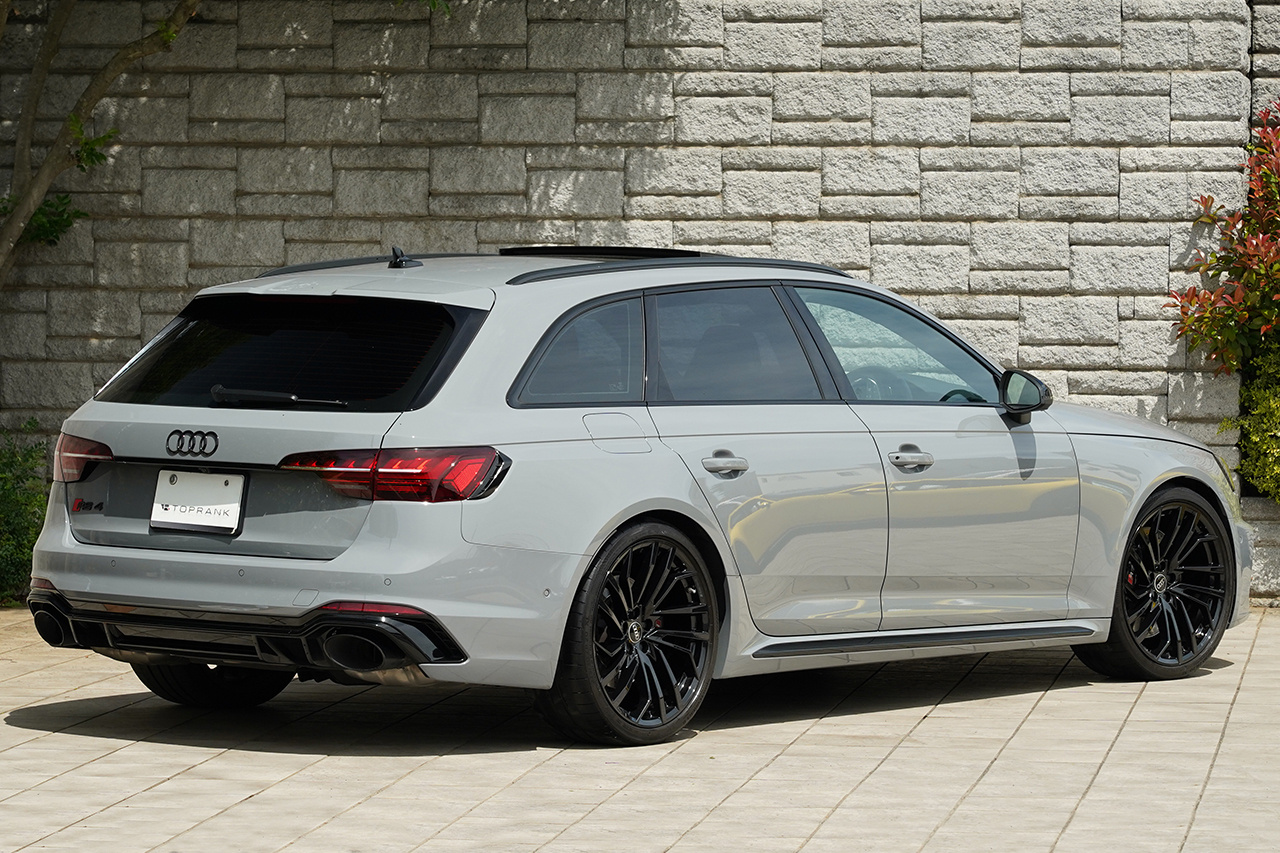 2023 Audi RS4 AVANT 