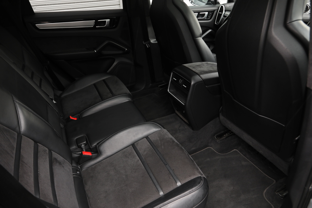 2021 Porsche CAYENNE null