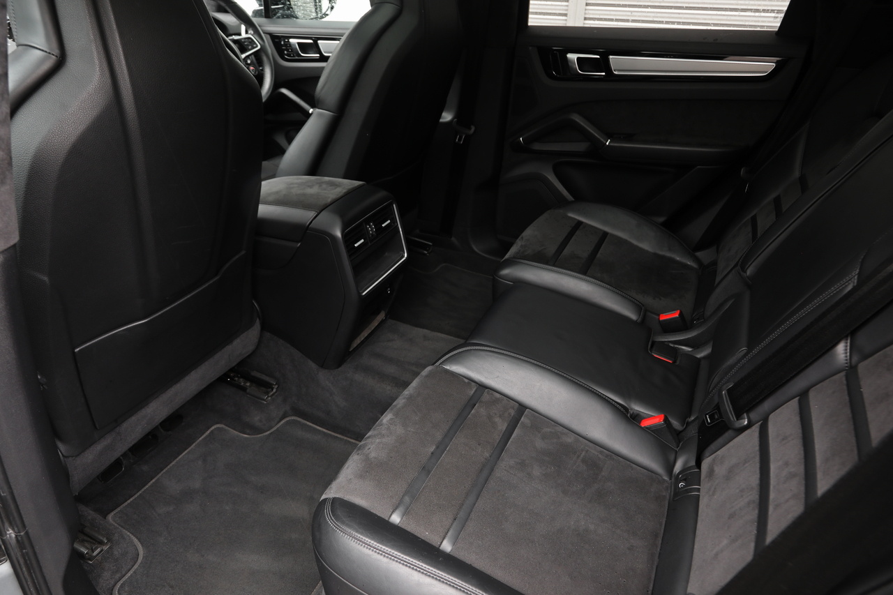 2021 Porsche CAYENNE null