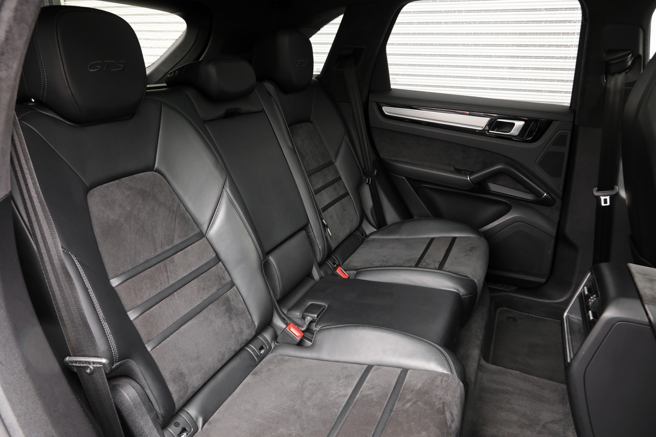 2021 Porsche CAYENNE null