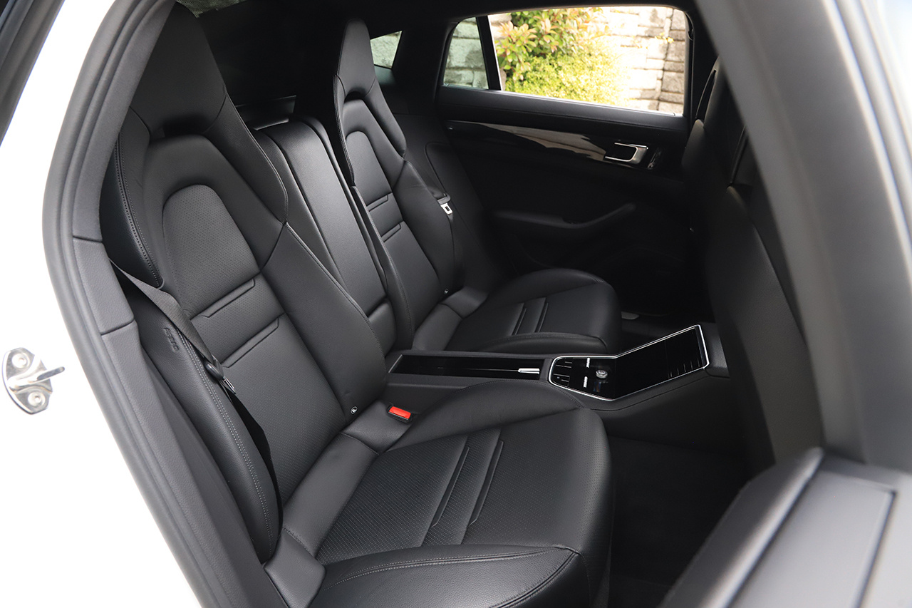 2018 Porsche PANAMERA 