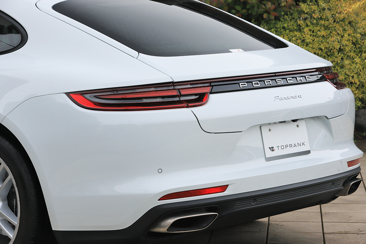 2018 Porsche PANAMERA 