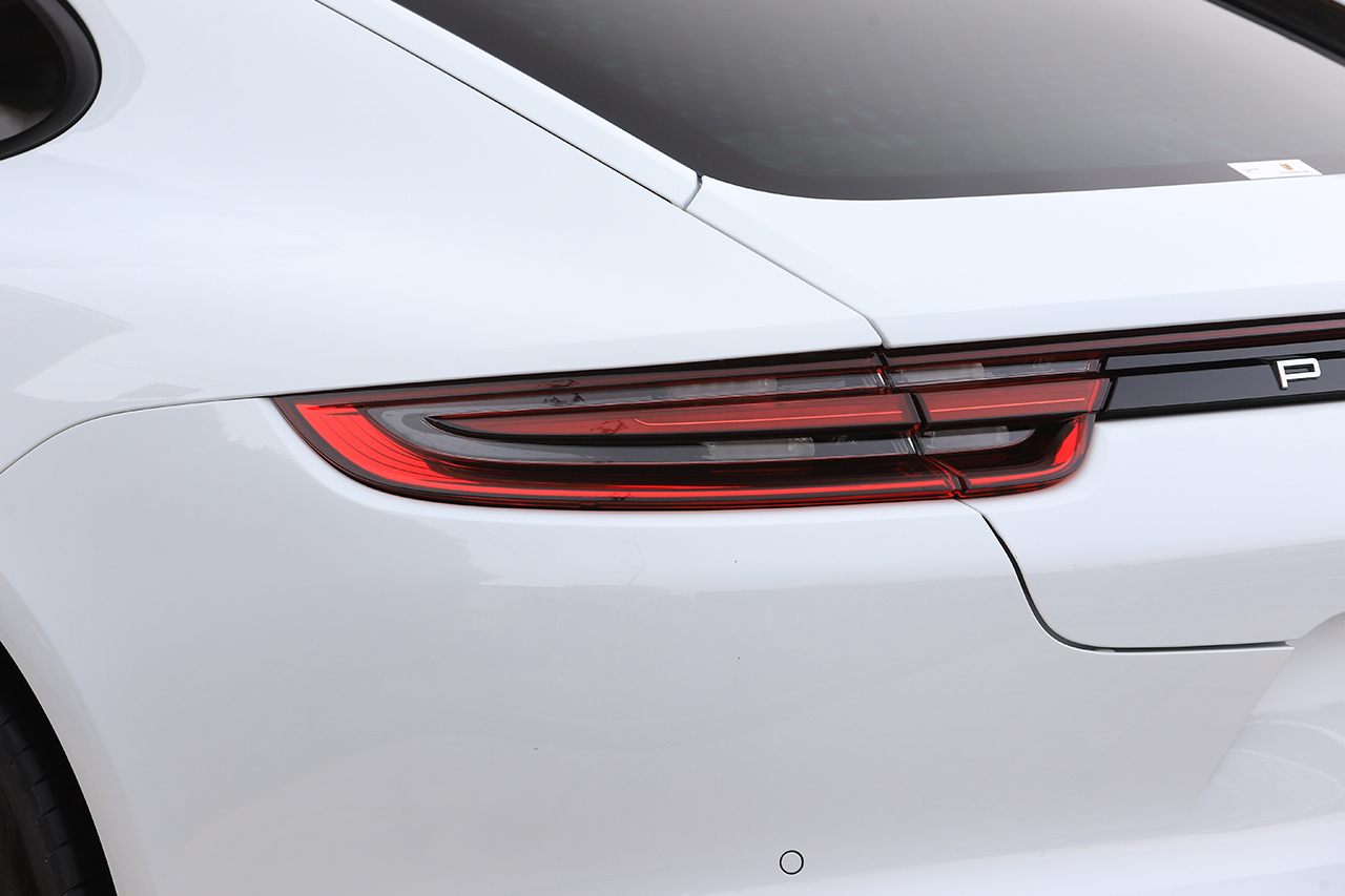 2018 Porsche PANAMERA 