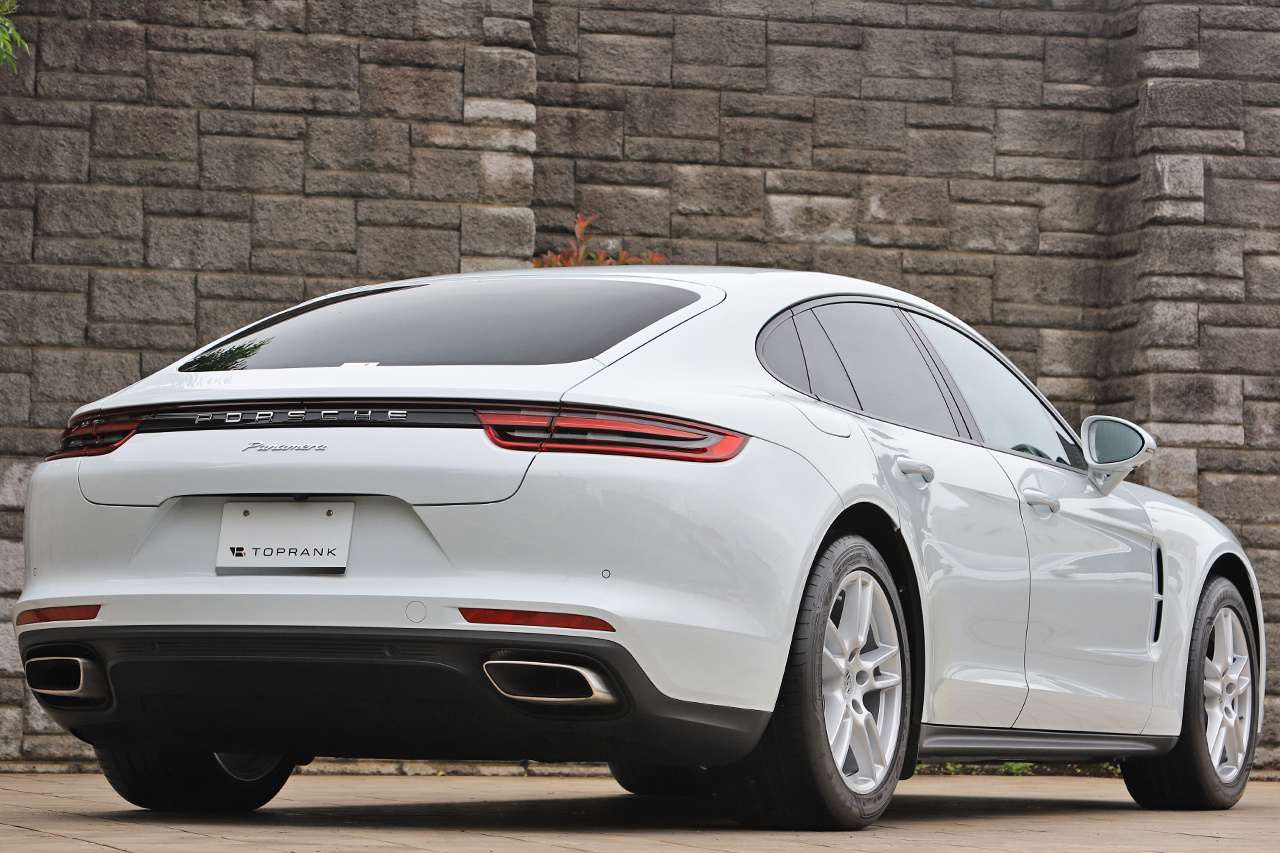 2018 Porsche PANAMERA 