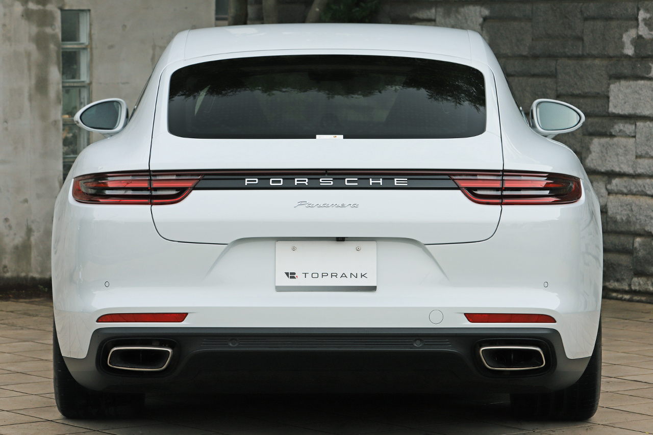 2018 Porsche PANAMERA 