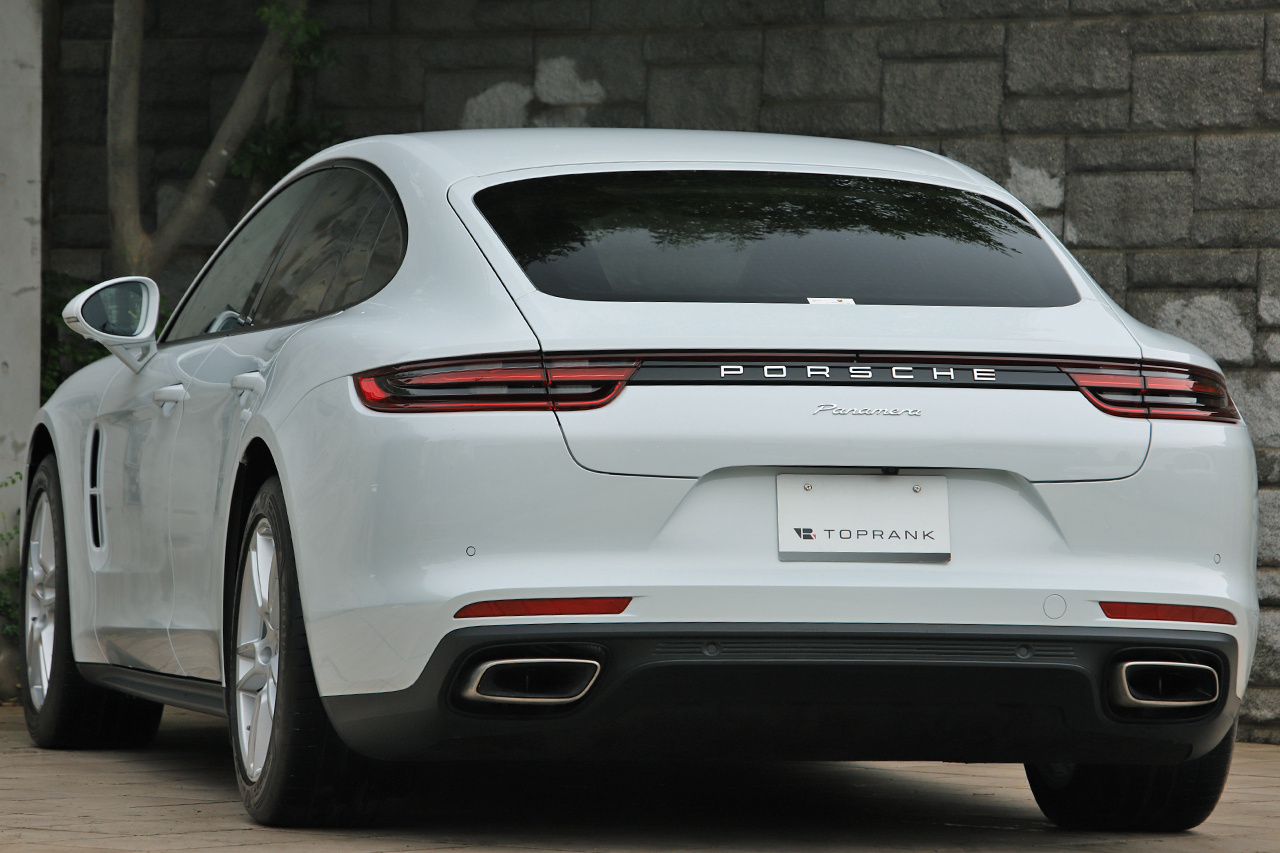 2018 Porsche PANAMERA 