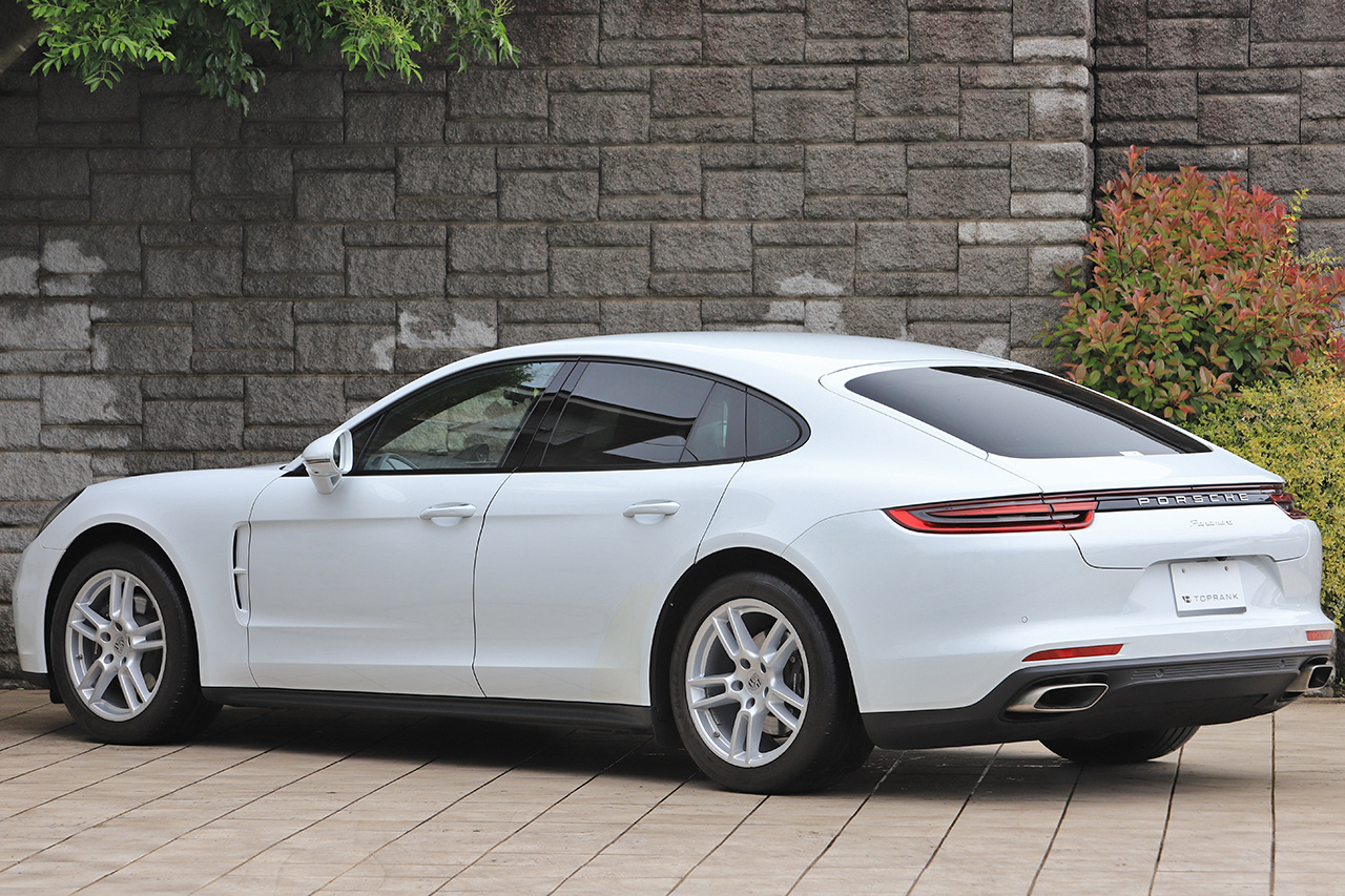 2018 Porsche PANAMERA 