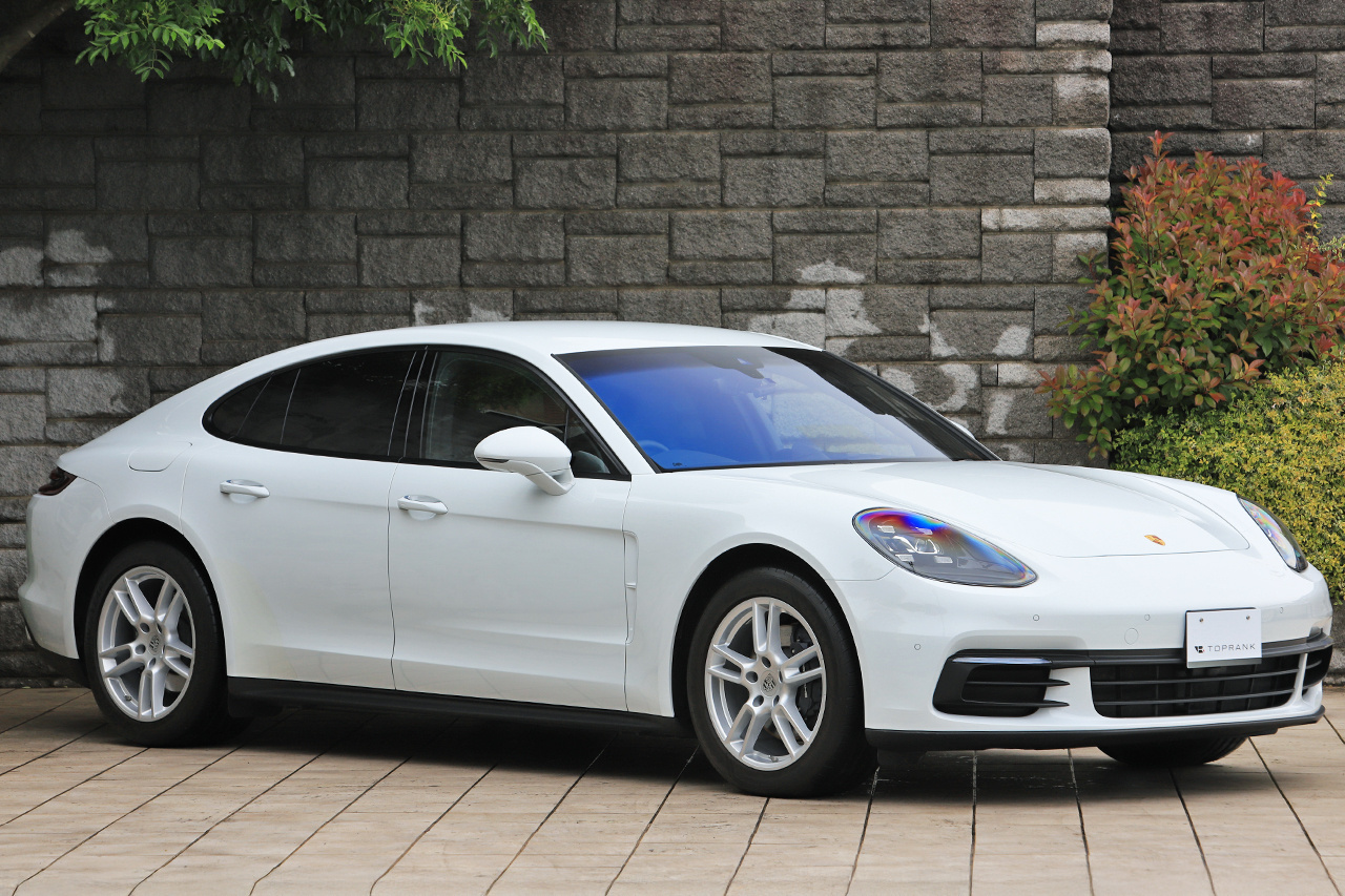 2018 Porsche PANAMERA 
