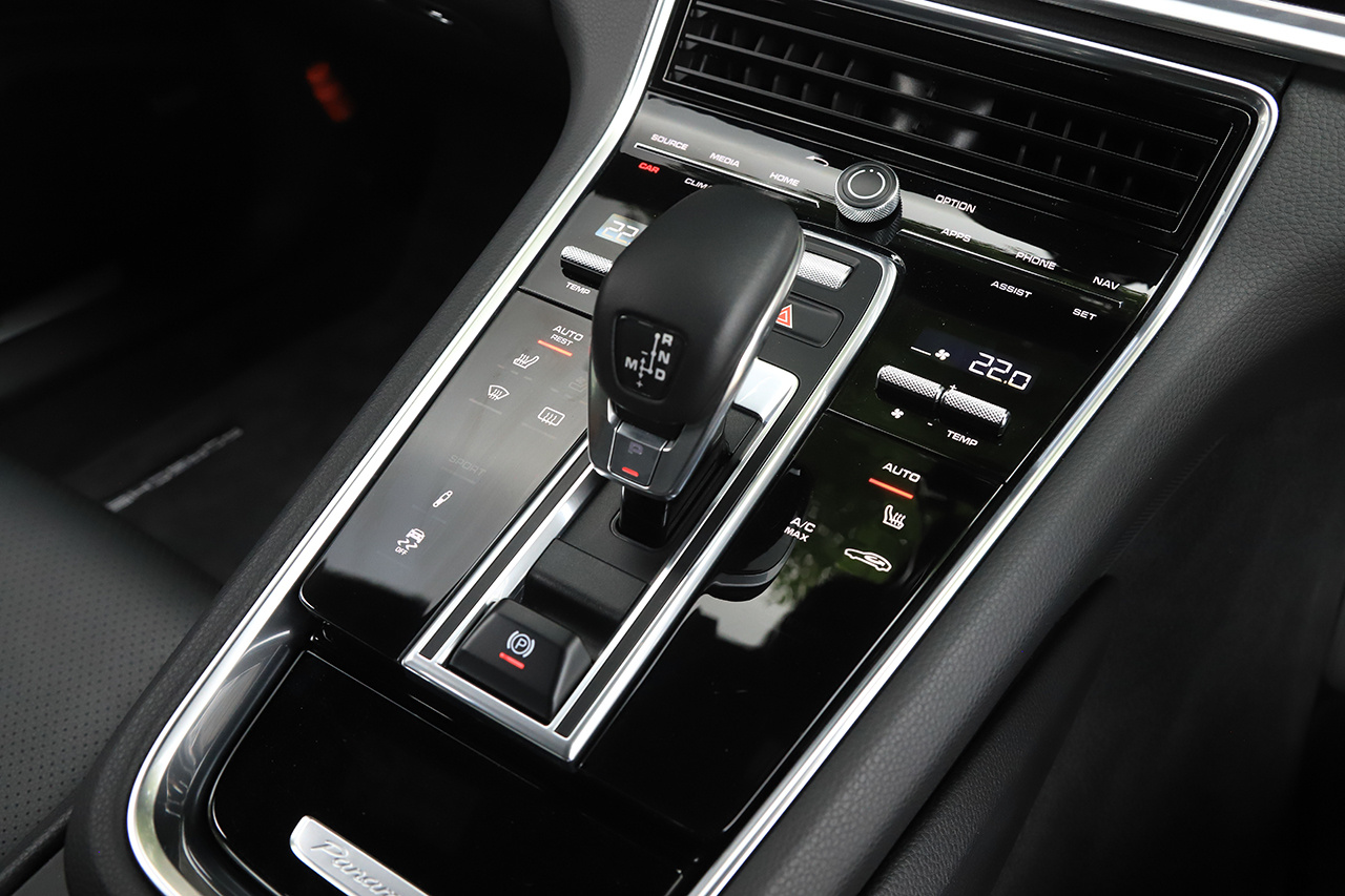 2018 Porsche PANAMERA 