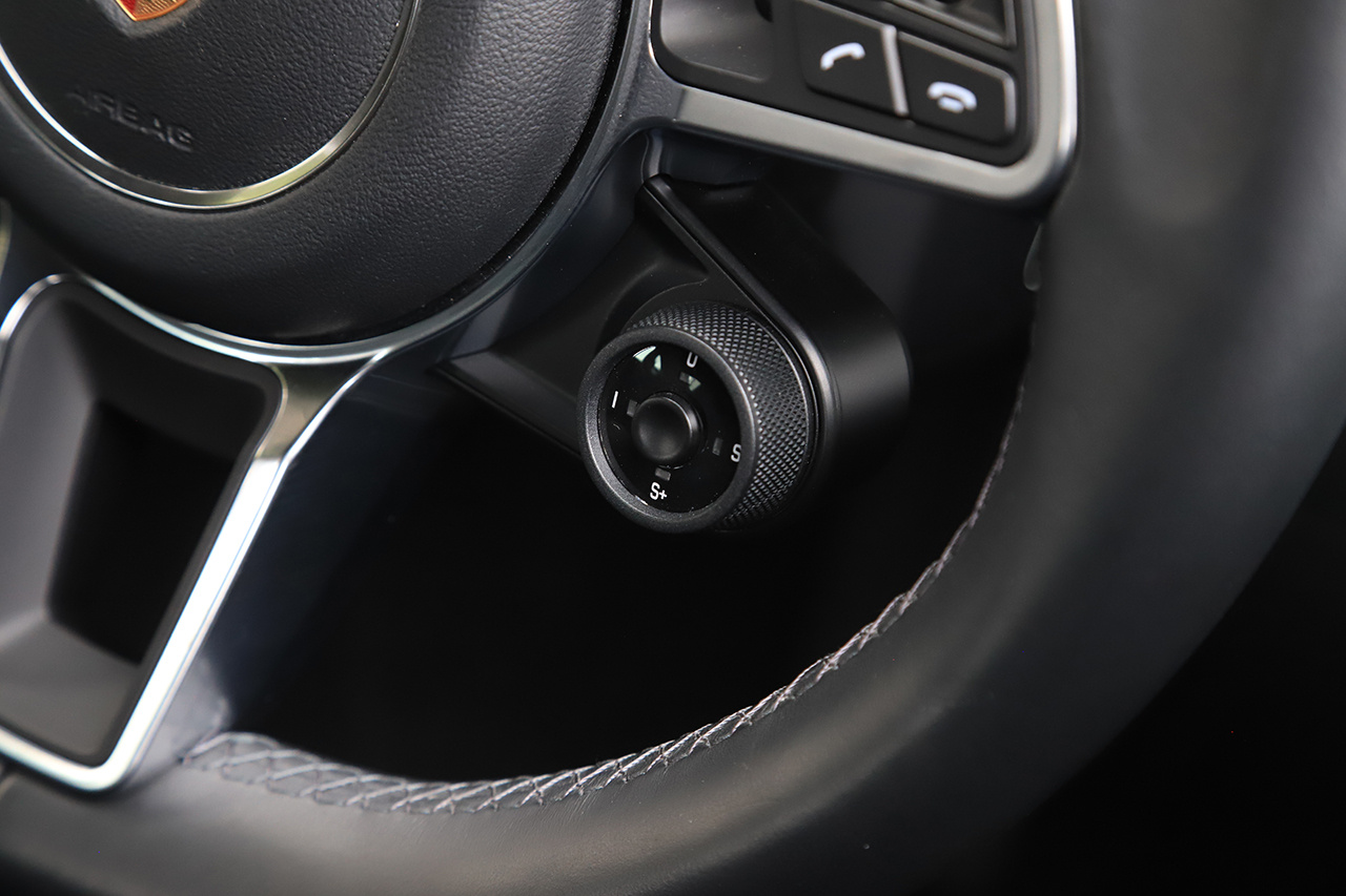 2018 Porsche PANAMERA 