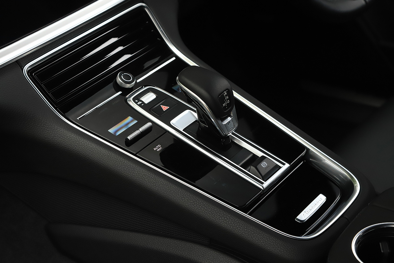 2018 Porsche PANAMERA 