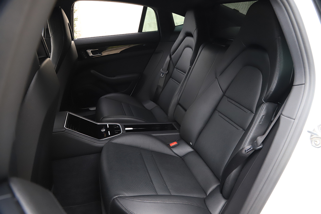 2018 Porsche PANAMERA 