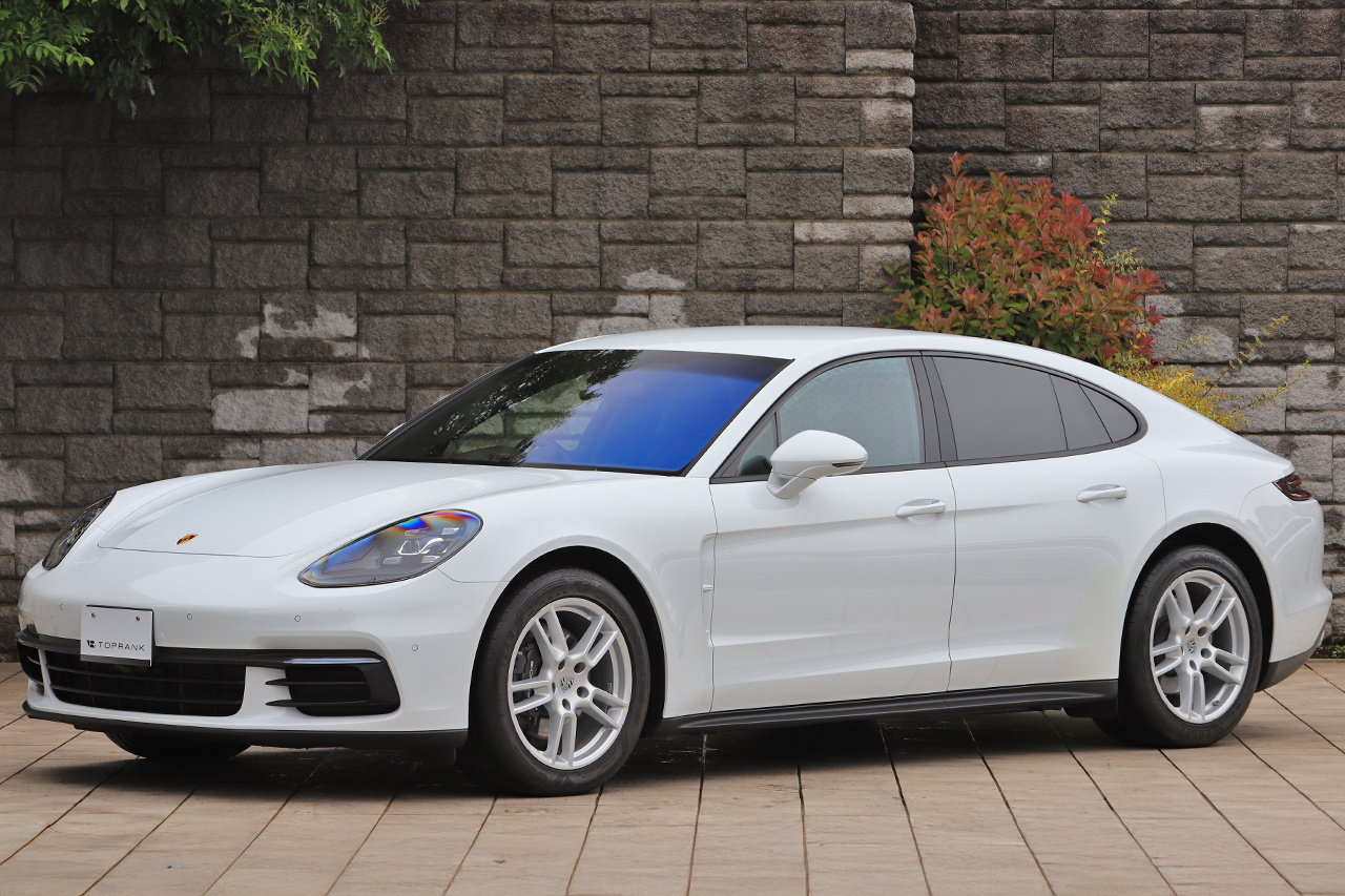 2018 Porsche PANAMERA 