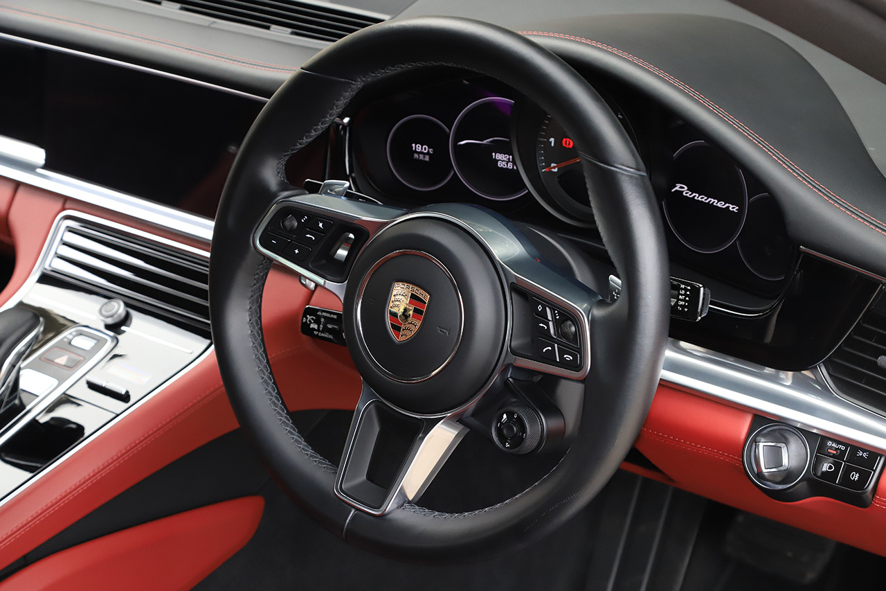 2020 Porsche PANAMERA 