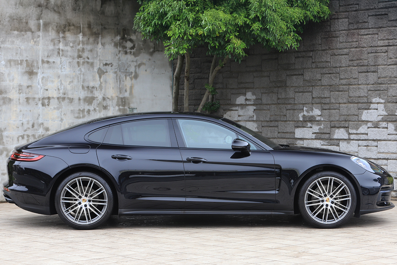 2020 Porsche PANAMERA 