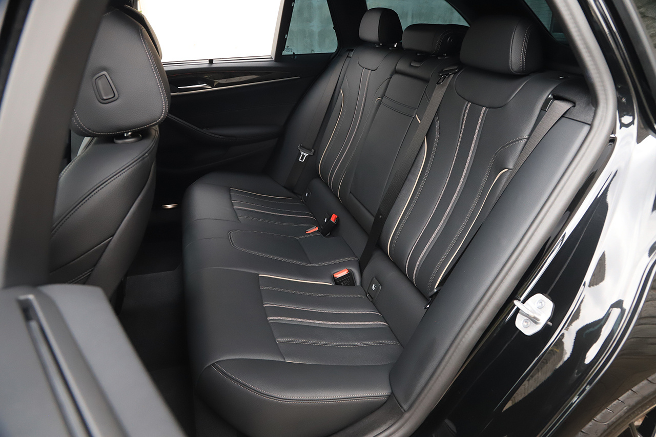 2023 BMW 5 SERIES null