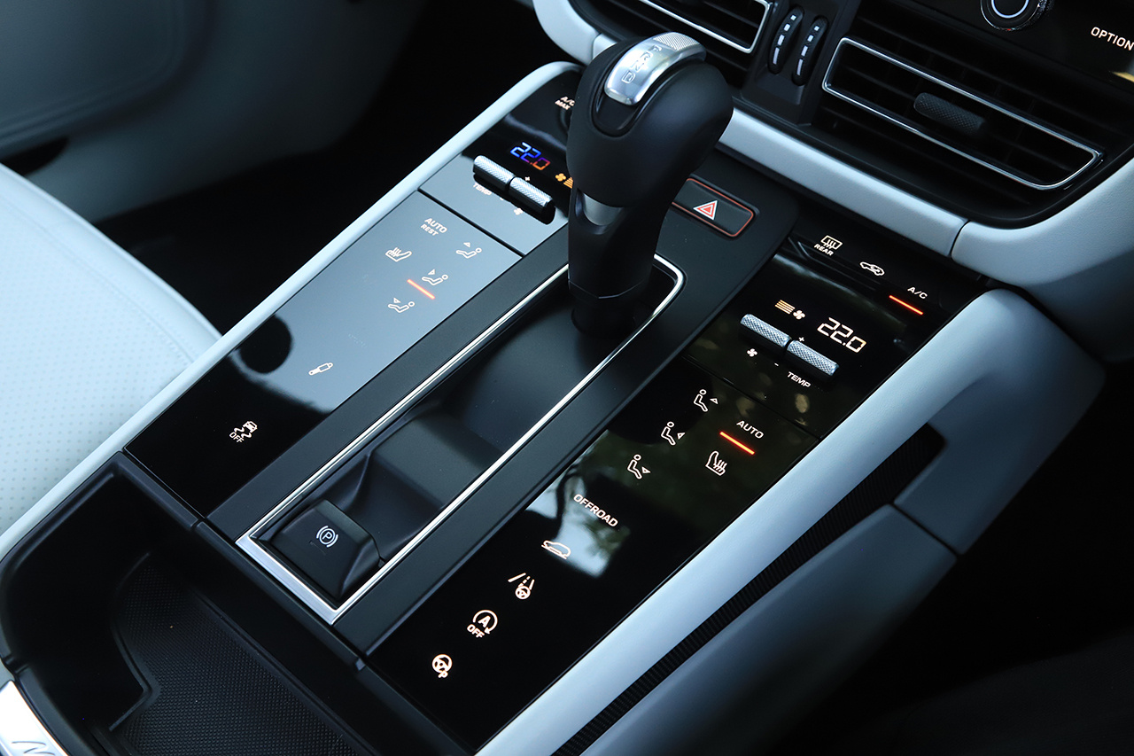 2024 Porsche MACAN null