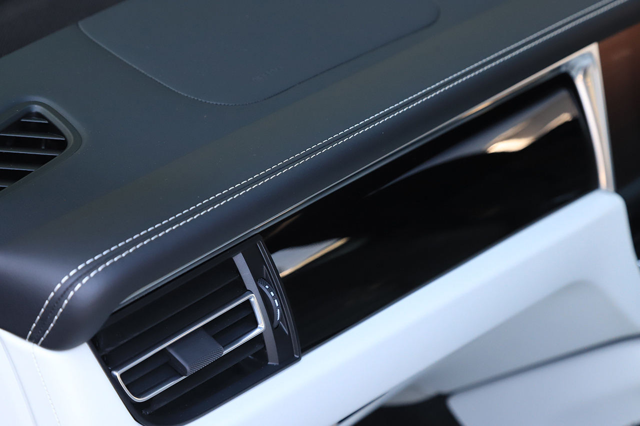 2024 Porsche MACAN null
