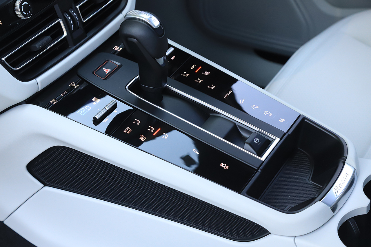 2024 Porsche MACAN null