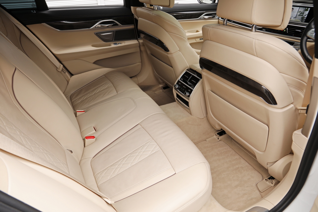 2016 BMW 7 SERIES null