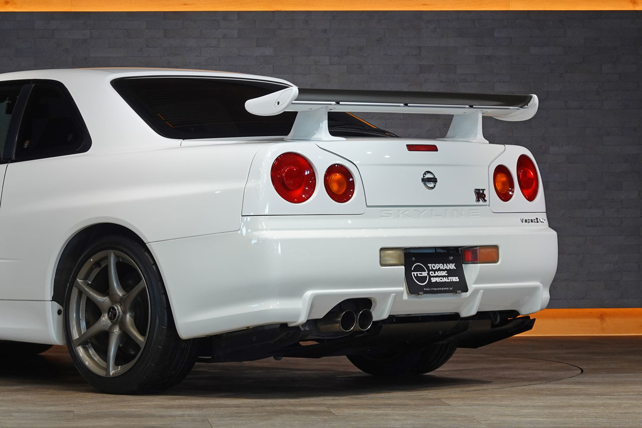 2002 Nissan SKYLINE GT-R BNR34 R34 Skyline GT-R V-Spec 2 Nür, Exterior Color White -QM1-, Nismo S-Tune Suspension