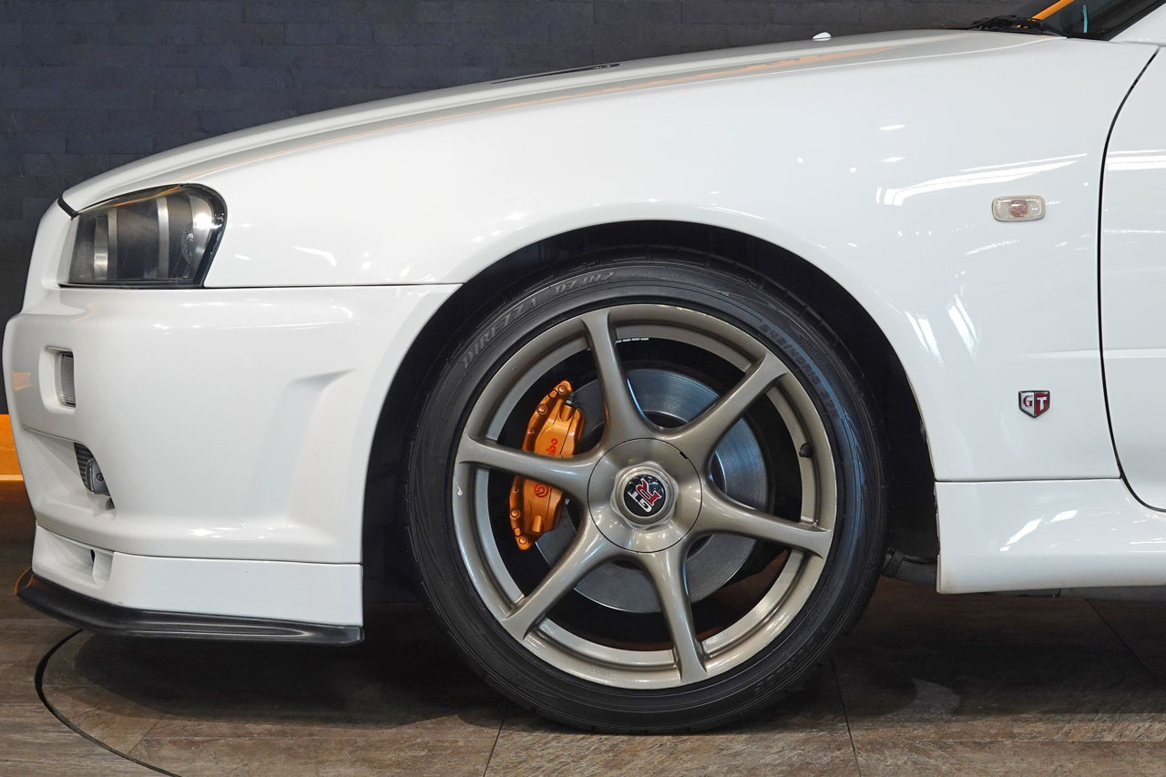 2002 Nissan SKYLINE GT-R BNR34 R34 Skyline GT-R V-Spec 2 Nür, Exterior Color White -QM1-, Nismo S-Tune Suspension