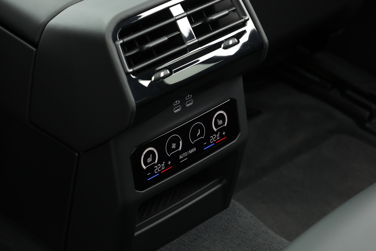2025 BMW 5 SERIES null