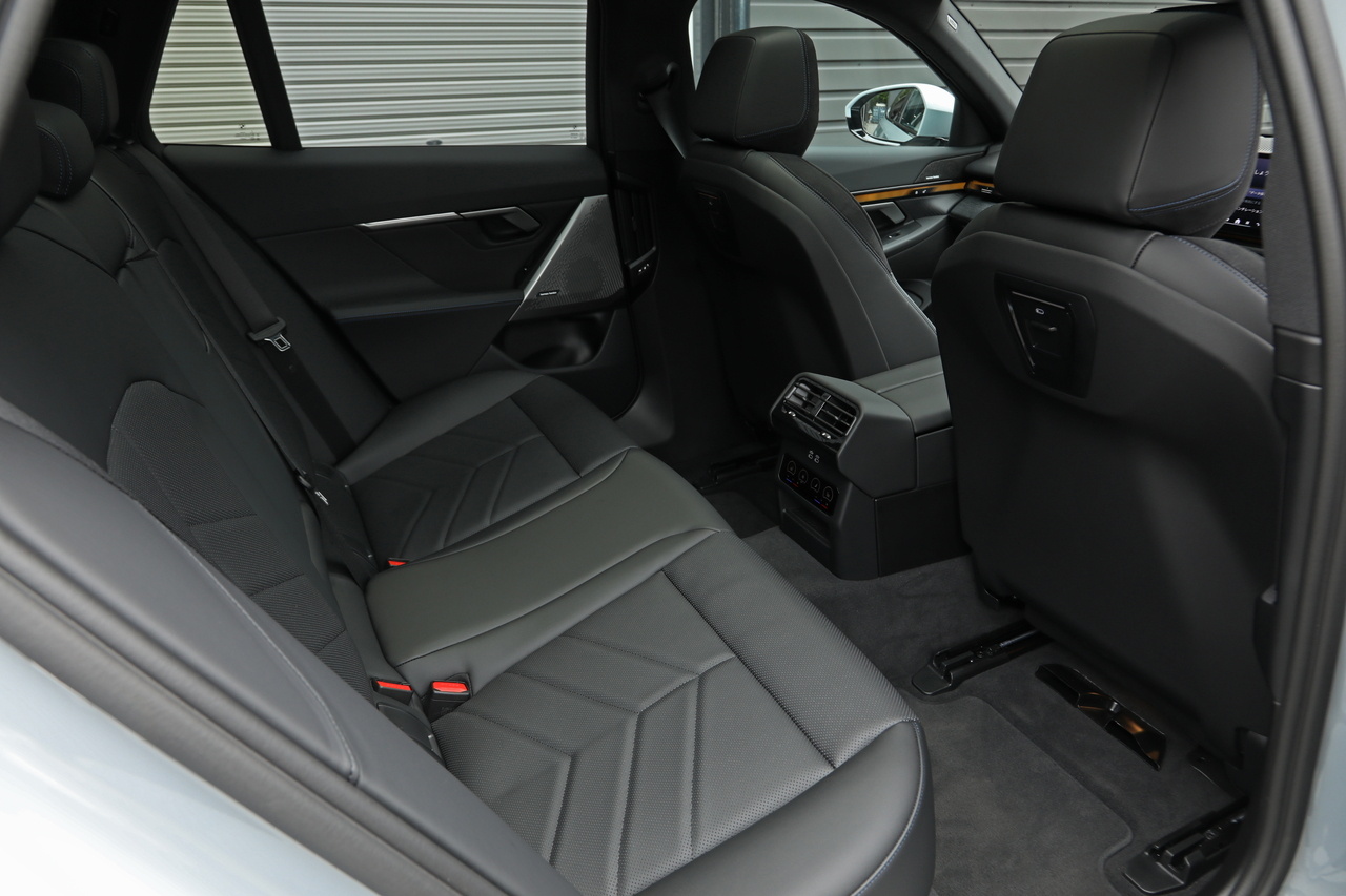2025 BMW 5 SERIES null