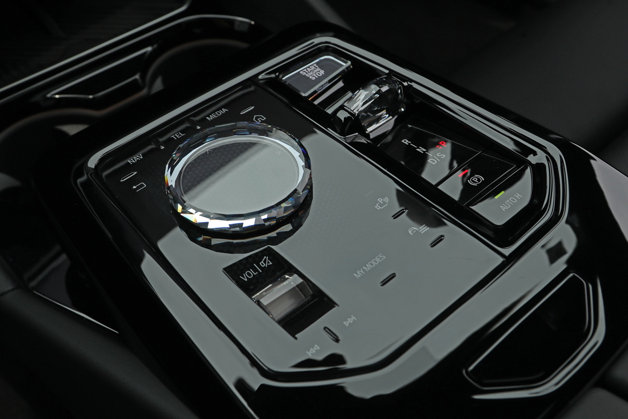 2025 BMW 5 SERIES null