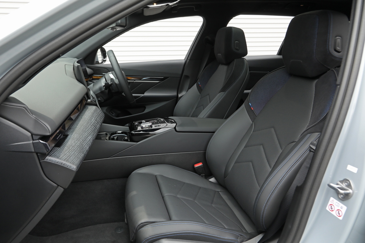 2025 BMW 5 SERIES null
