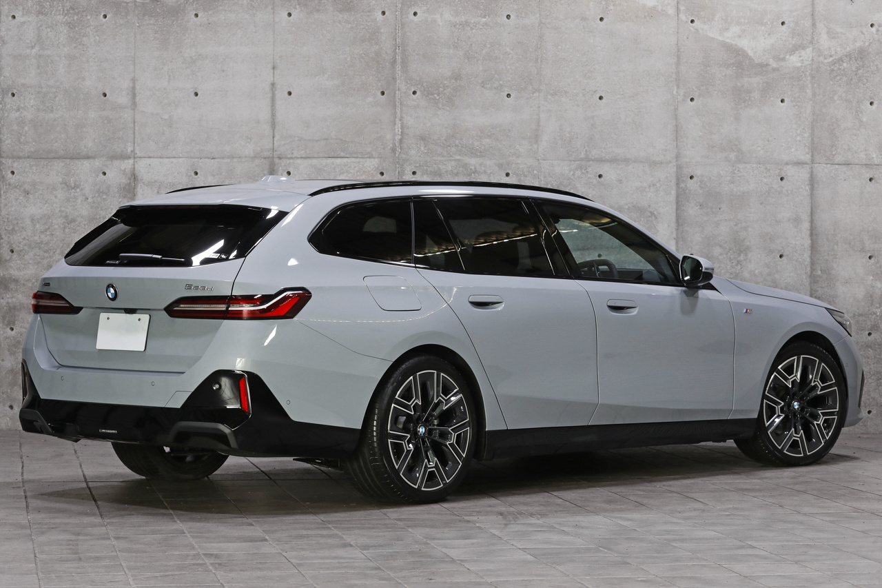 2025 BMW 5 SERIES null