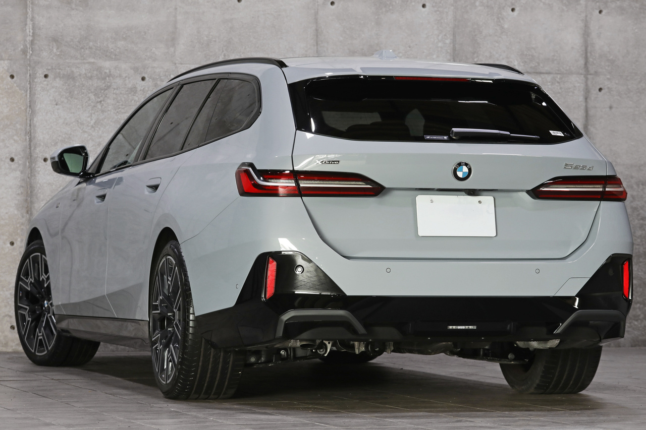 2025 BMW 5 SERIES null