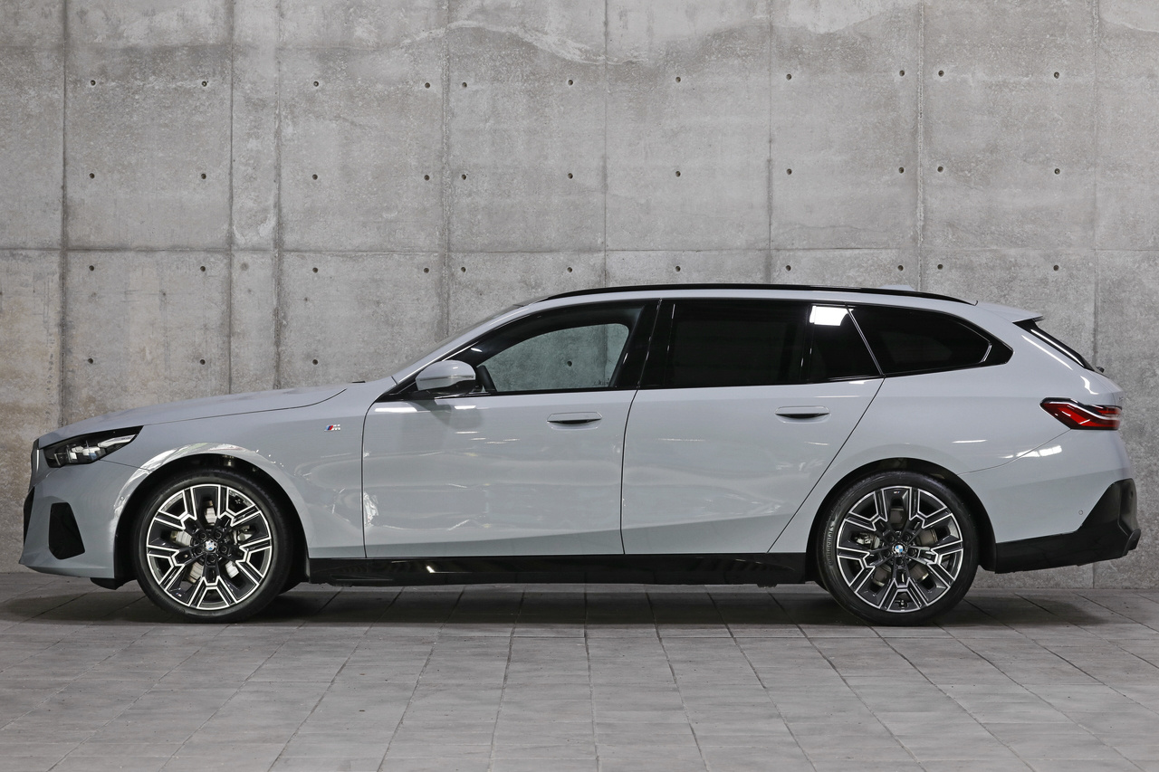 2025 BMW 5 SERIES null